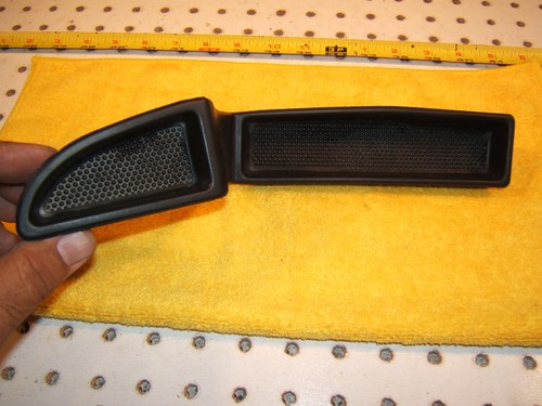 Jaguar 1999 XK8 cupé delantero derecho puerta panel reposabrazos goma interior 1 cubierta - Imagen 6 de 12