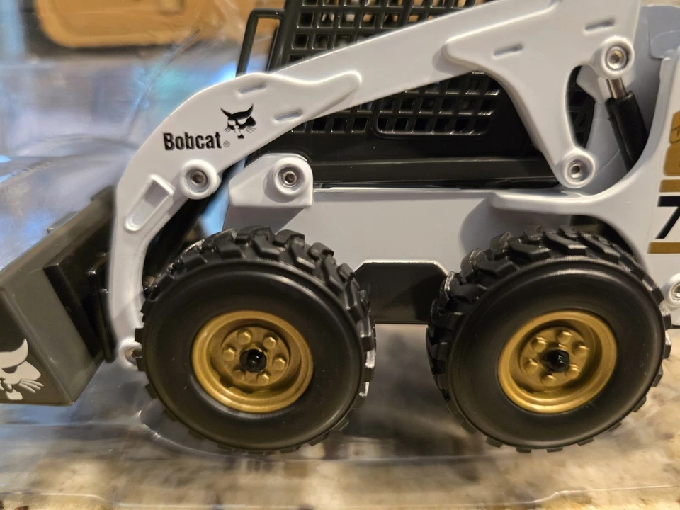 Bobcat 500,000 Limited Edition 773 Skid-Steer Loader Scale 1:25 NEW - Image 3 of 4