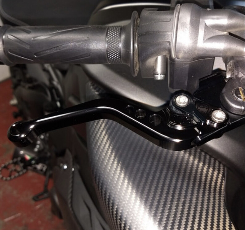 Leviers frein et embrayage YAMAHA FZ10 MT10 finition usinée anodisée haut de gamme