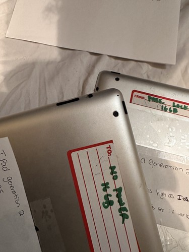 Apple iPad 2nd Gen. 16gb, 9.7in Bundle For Parts Only - Afbeelding 3 van 14