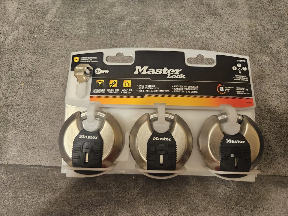 12 MASTER LOCK REINFORCED INDOOR OUTDOOR SILVER STEEL SHACKLE KEYED PADLOCK  - Image 2 of 3