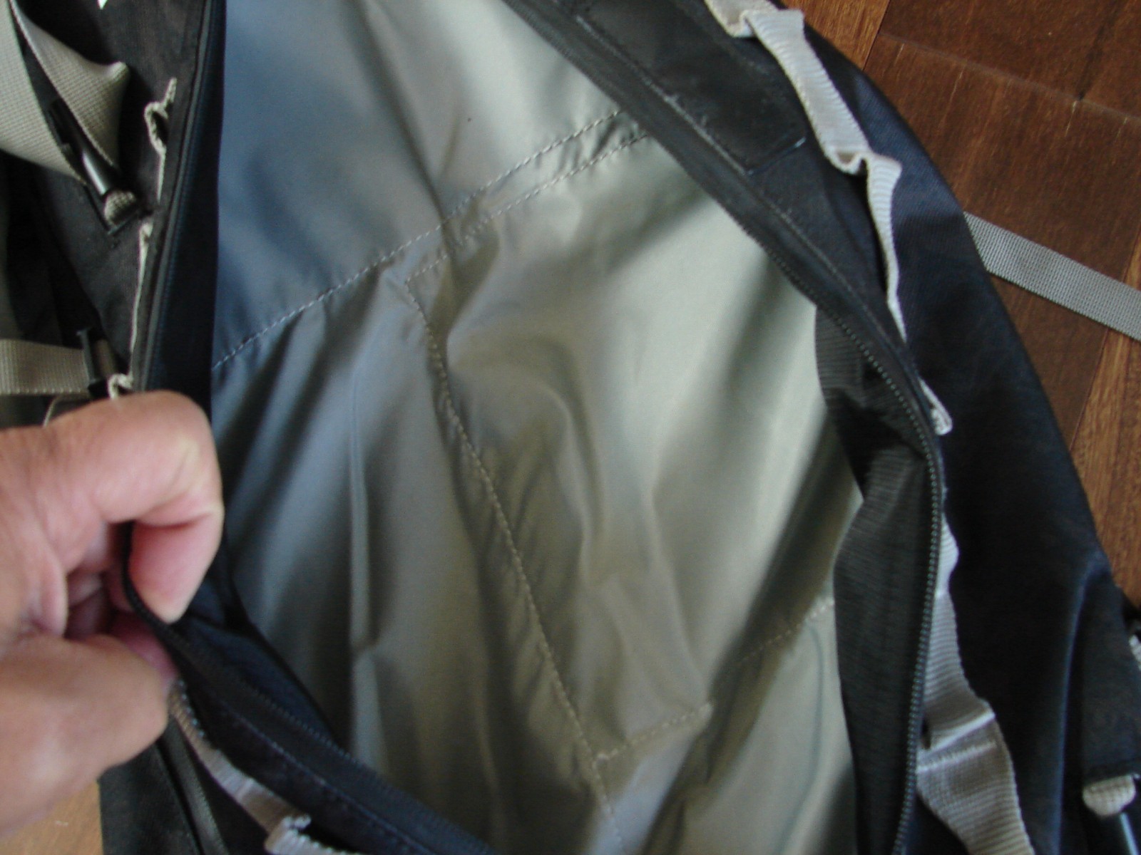 Rossignol Outdoor Hiking Camping Backpack  25 L Black