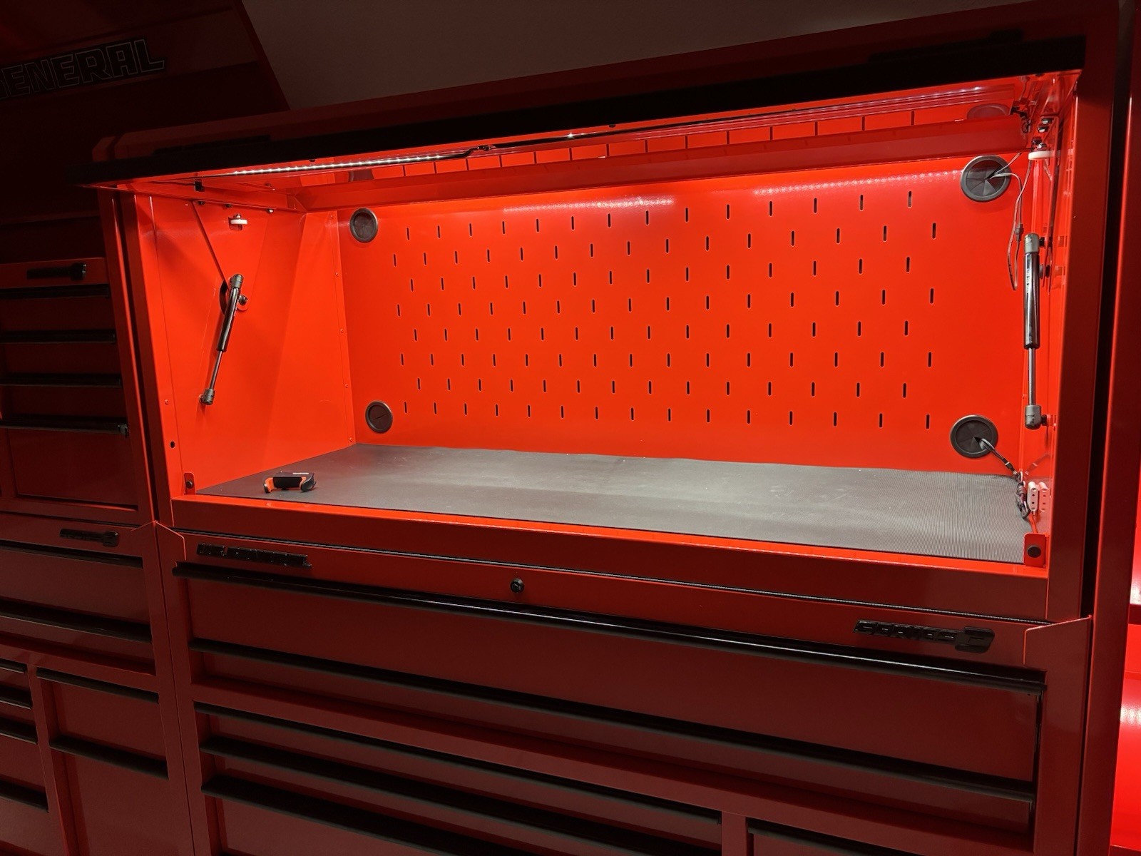 US General Series 3 Tool Box Lighting Kit (For One Hutch Or Locker)