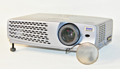 iiyama LPX100 Beamer LCD Projektor Heimkino TV Video 461 Stunden Lampenleistung