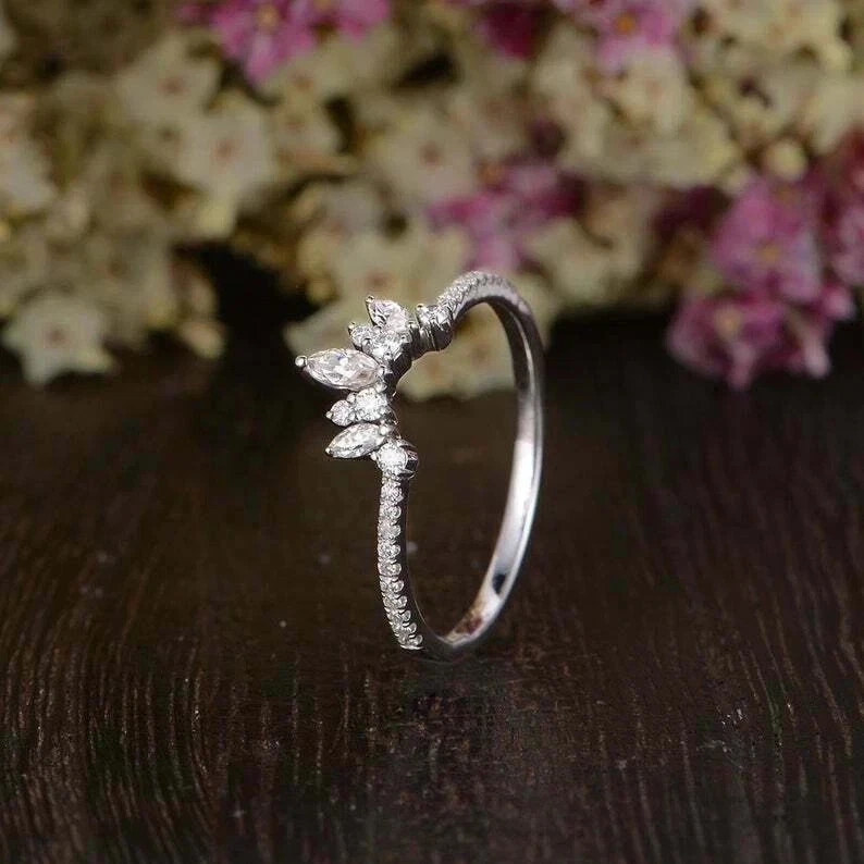 Fede nuziale con corona curva creata in laboratorio da 1 ctw Marquise... - Immagine 4 di 4