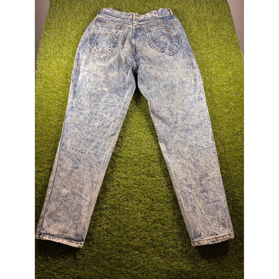 Pantalones de mezclilla para mamá de cintura alta lavados con ácido elegantes de colección Foto 3 de 4