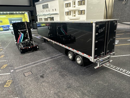1/64 DCP Black (Matte) and White Freightliner Cascadia Sleeper & Dryvan Trailer - Picture 8 of 13