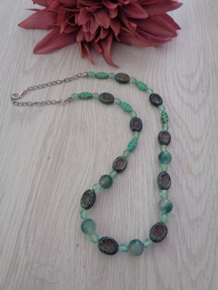 Halskette  "Böhmische Glasperlen" grünfarbend UNIKAT
