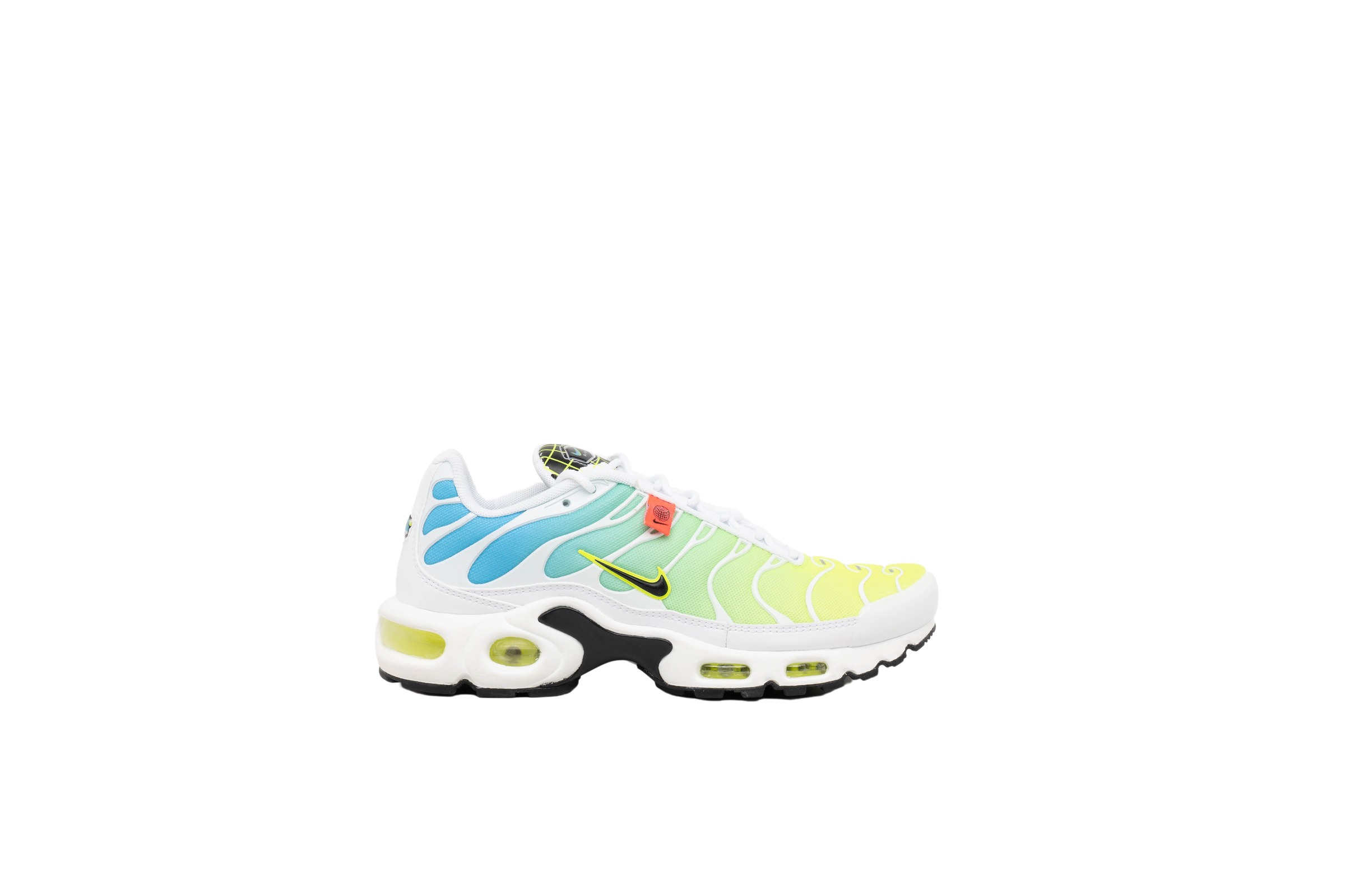 Nike TN Air Max Plus SE Worldwide (2020)  Chaussures de sport mode,  Chaussure sneakers homme, Chaussures futuristes