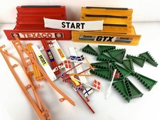Scalextric Zubehör Restposten Teiltribüne x2 Armco x 5 Flaggen x 10 Konvolut