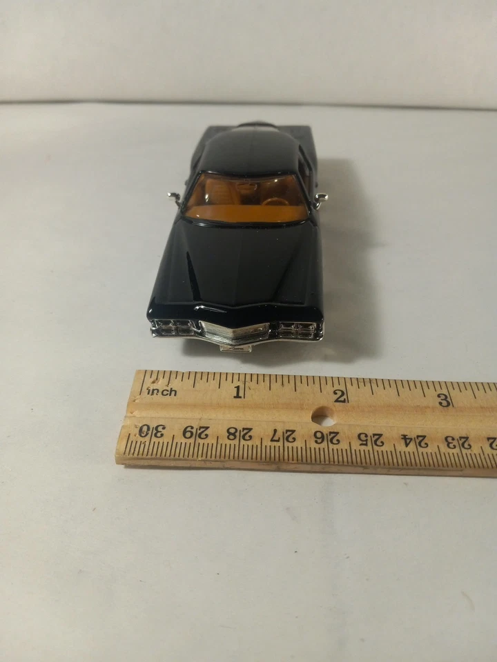 Buick Riviera GS 1971 Road Signature escala 1:43 Foto 2 de 4