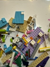 LEGO FRIENDS: Heartlake Surf Shop (41315) - complete set