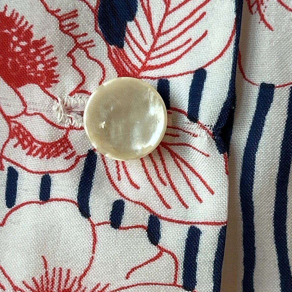 Blusa Floral Feminina Vintage Manga Longa Mrs. Roper Vibes Média/Grande - Imagem 4 de 4