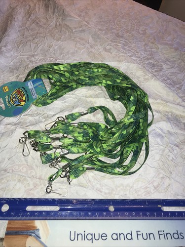 1 Dozen Camo Lanyards Kids Fun New 12 Unit - Picture 2 of 2