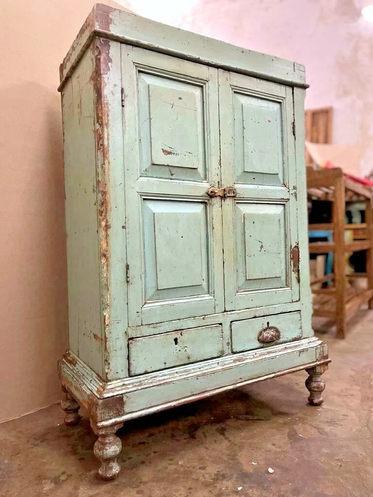 OLD RARE HANDMADE SOLID HEAVY TEAK WOOD SIDEBOARD ALMIRAH FOR STORAGE