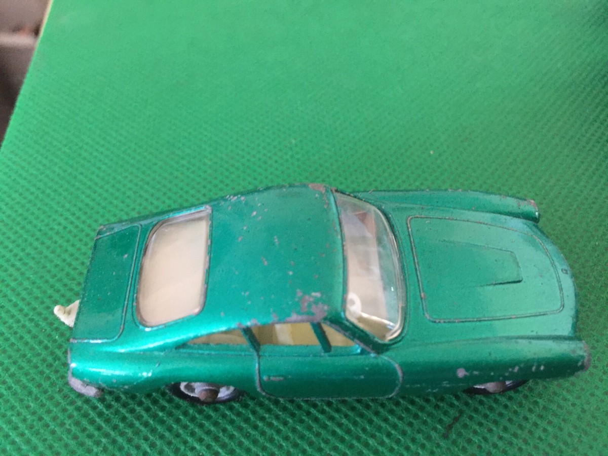 ミニカー MATCHBOX No.75 Ferrari Berlinetta Matchbox no 75 Ferrari Berlinetta with vintage spoke wheels