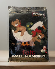 Titan Needlecraft Teddy  Goose Felt Wall Hanging Kit 14" x 18" No 365 Vtg 1985