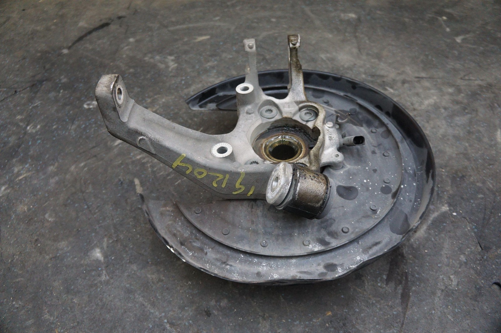 Rear Left Spindle Knuckle Hub 3D0505435 OEM Bentley Continental GT 2005