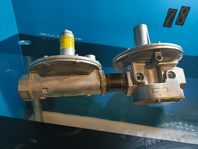 #ad Maxitrol 325 7AL210D 1 1 4quot; NPT Gas Pressure Regulator $400.00