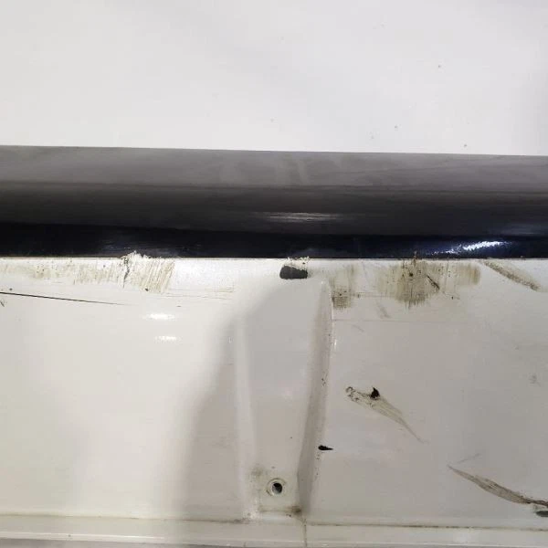 SWP Snow White Pearl Left Rocker Panel Moulding OEM 2015 Kia K900 - Image 3 of 4