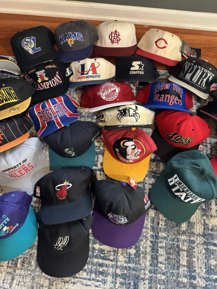 Lote De 30 Gorras De Colección Snapbacks Deportes Especialidades Ajustadas New Era Starter Foto 4 de 4