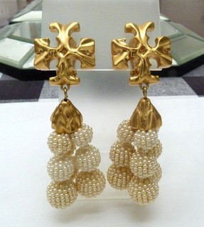 3 1/4" DESIGNER TORY BURCH TINY FAUX PEARL DANGLE CLUSTERS GOLD PLATE EARRINGS