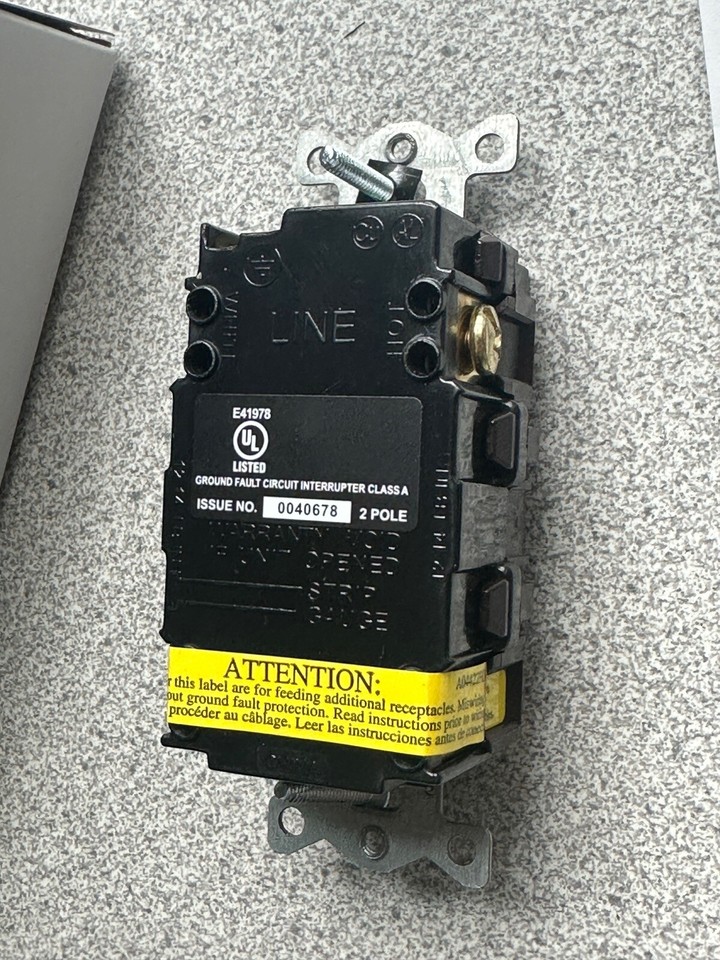 NEW HUBBELL GFTRST15 SELFTEST TAMPER GFCI RECEPTACLE OUTLET, 15A, 120V