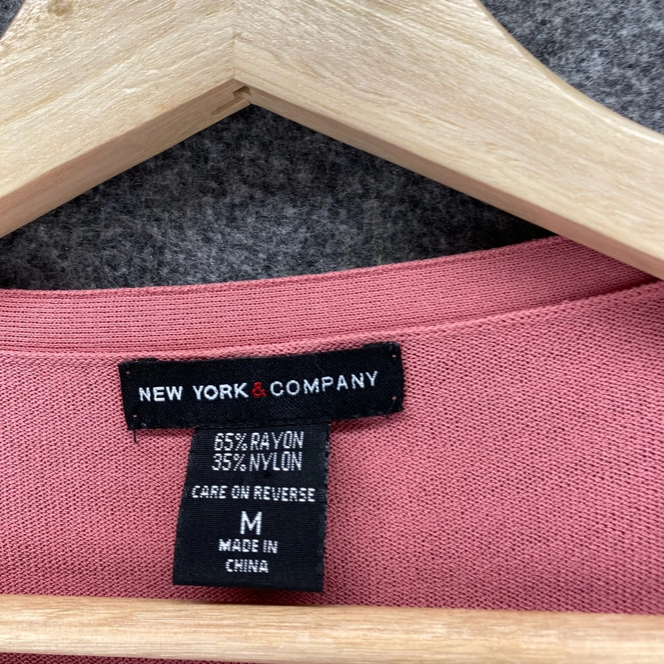 Blusa New York & Company Mujer M Mediana Rosa Cuello en V Manga Corta Rayón Informal Foto 3 de 4