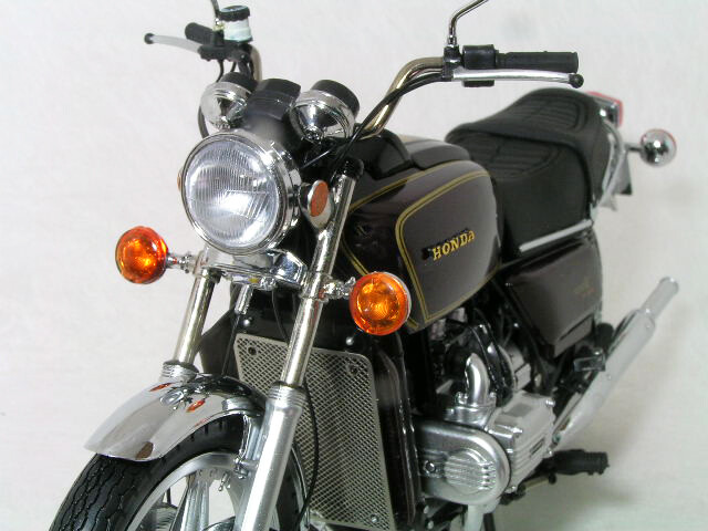 Honda Gold Wing GL1000 K3 Brown Metallic 1/12 MINICHAMPS Honda Gold Wing GL1000 K3 Brown Metallic 1/12 MINICHAMPS