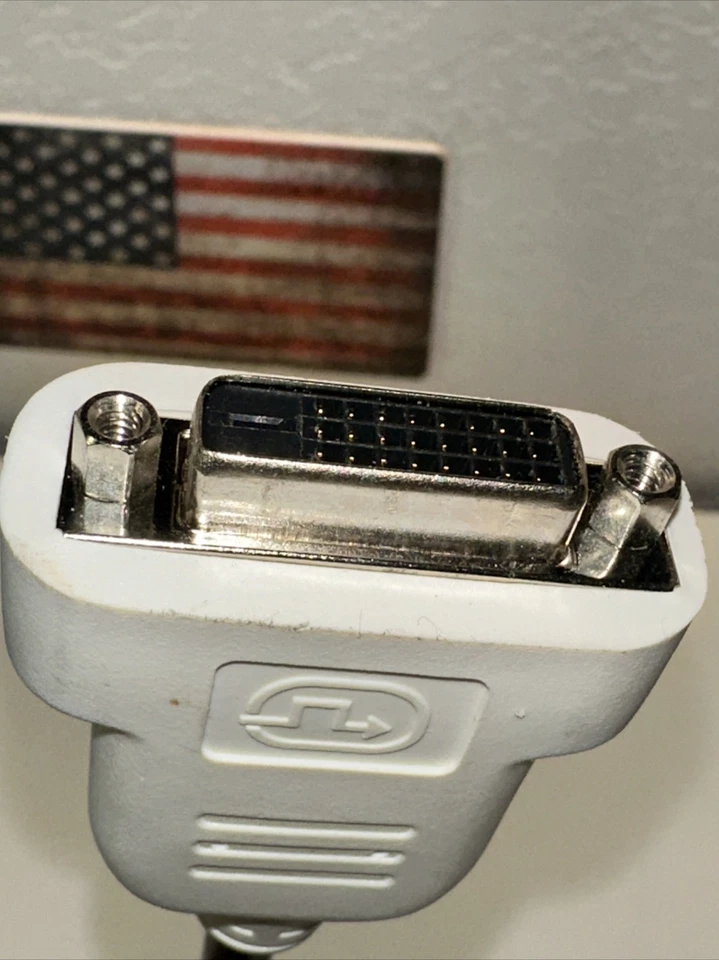 Video Adapter Displayport to DVI BIZLINK 023NVR Amphenol Connectors KS1009 - Image 4 of 4