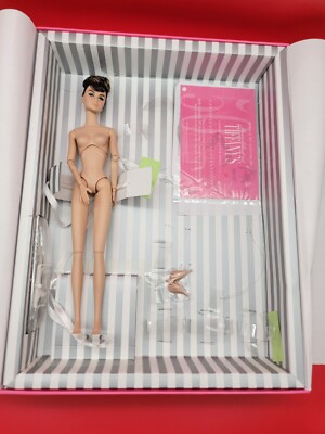 2011 Integrity Toys How Do I Look Holly Golightly Gift Set COA - Incomplete