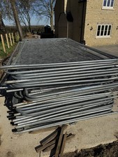 38 Heras Fencing Panels With Large Rubber Feet And Connecting Clips