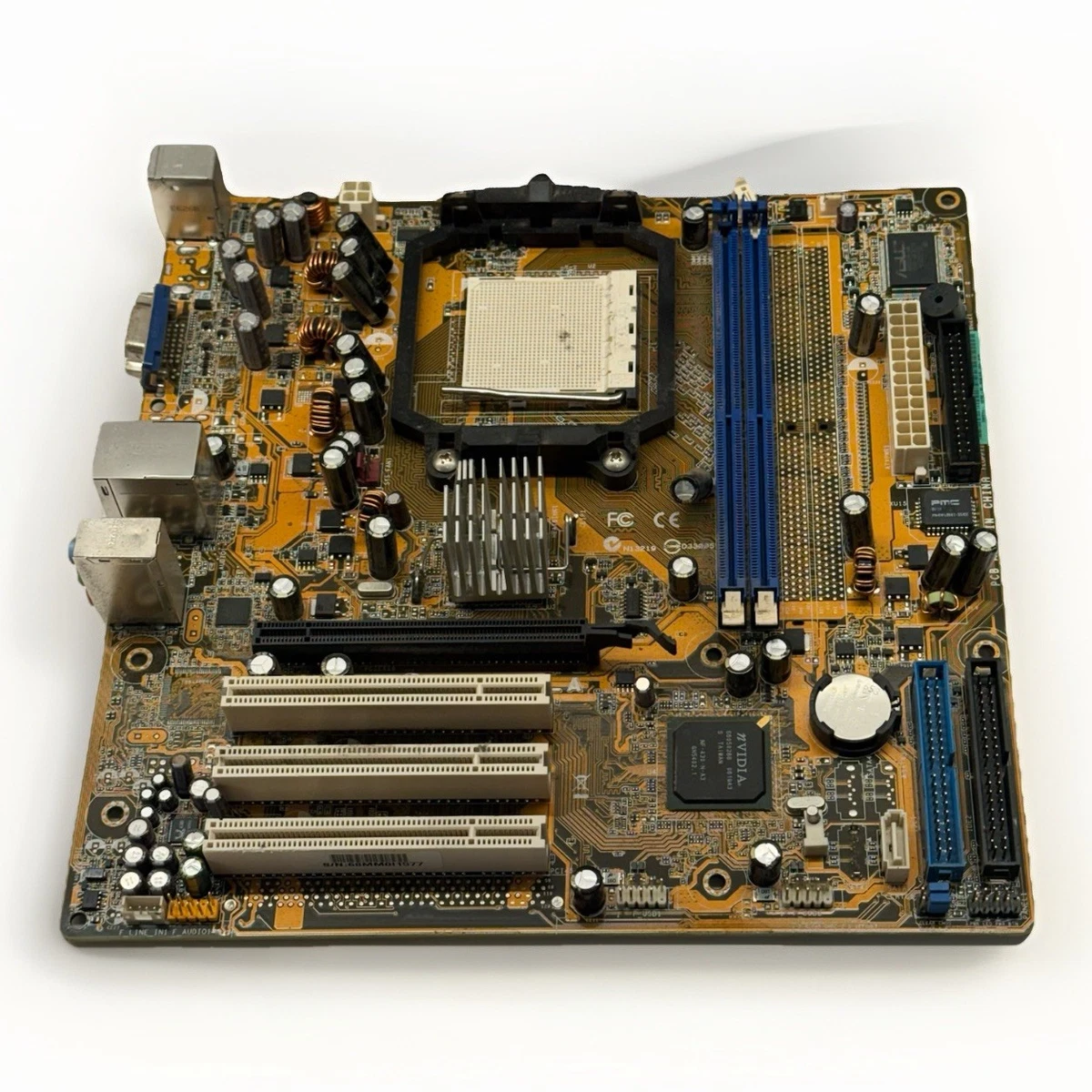 Carte mère 370495-001 COMPAQ Presario R3000 version AMD