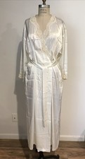 NWOT Victoria  s Secret   Bridal  Robe Off White Satin W/Lace Dressing Gown XS/S
