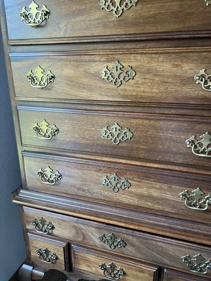 Cómoda Highboy de caoba estilo federalista tradicional vintage años 60 Foto 2 de 4