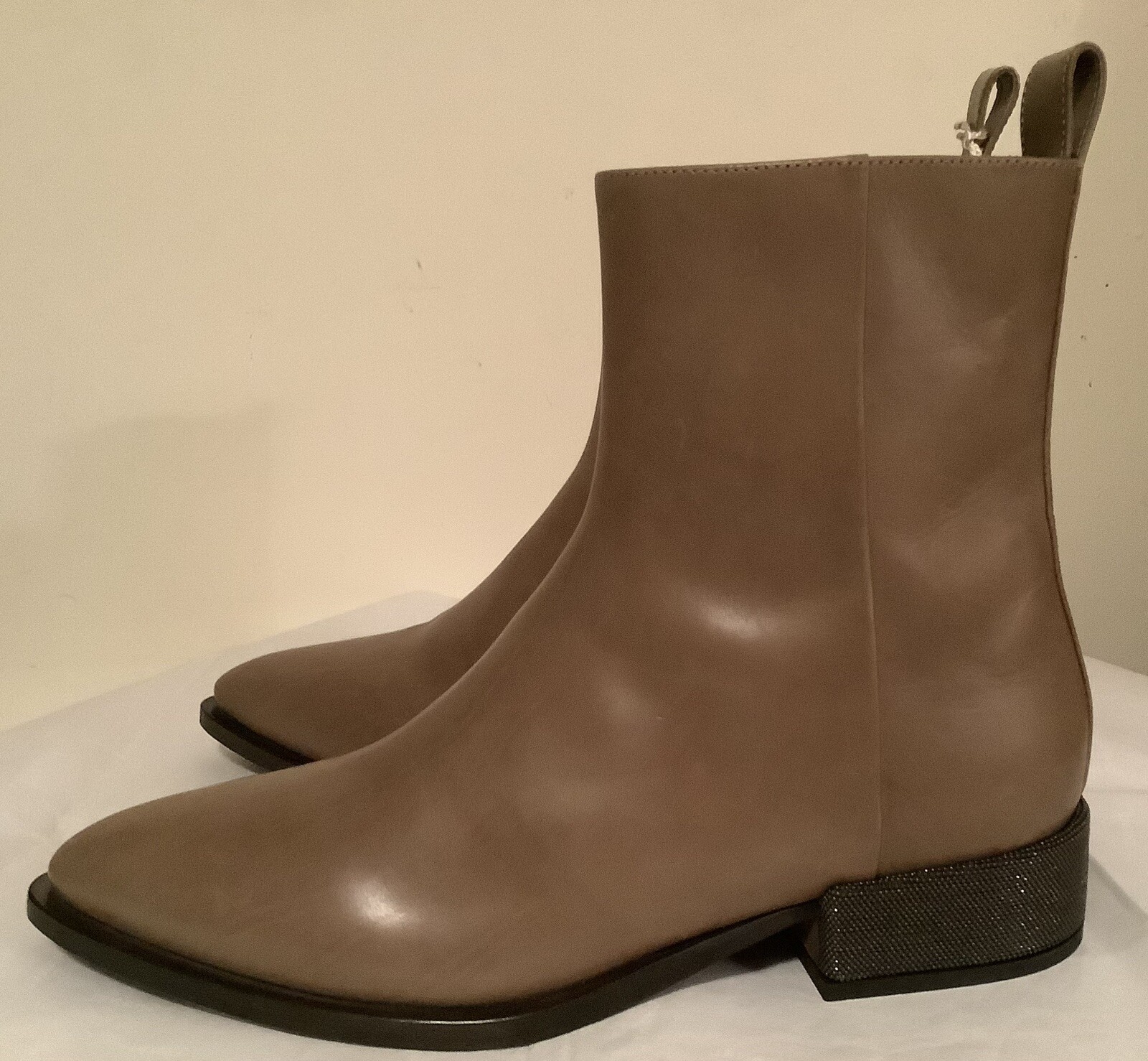 Brunello Cucinelli  New without box women's booties Size 39 Leather Beige image 4