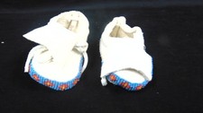PLAINS INDIANS SOFT HIDE CHILD MOCCASINS DIAMOND BEADED PATTERN SIGNED SIZE 1/2