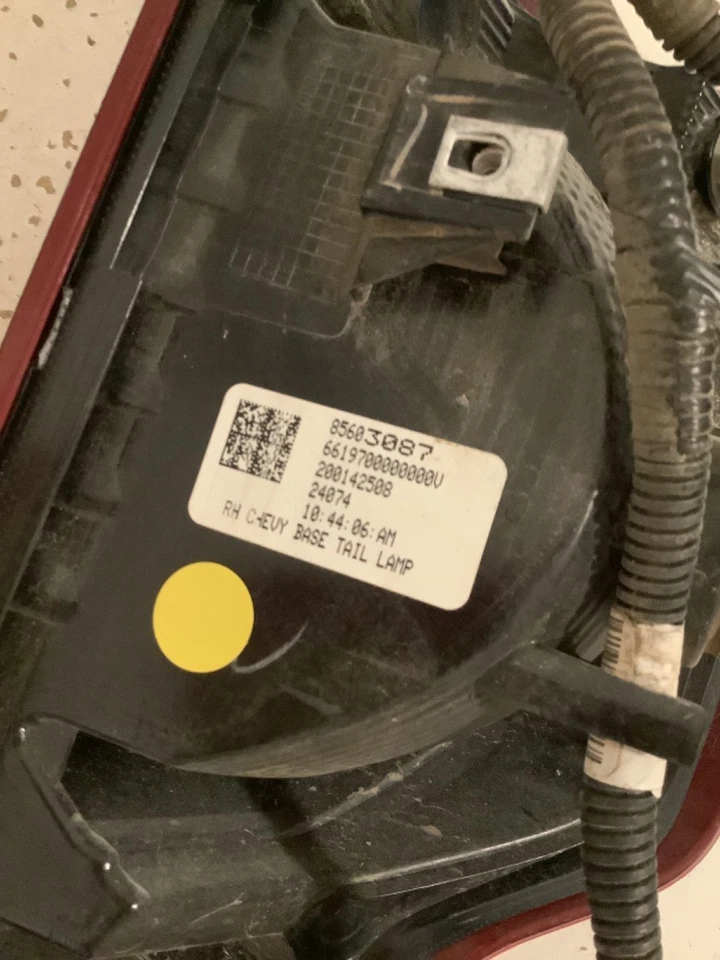 Chevrolet Silverado 1500 2019-2024 pasajero derecha cola halógena OEM C60R-20389 TL Foto 4 de 4