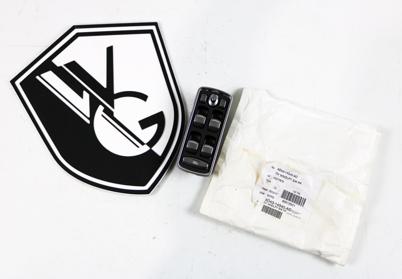 AD4314540AC OEM ASTON MARTIN DRIVER SIDE WINDOW MIRROR SWITCH NEW