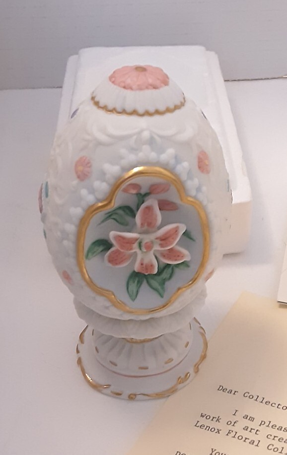 Lenox The Lily Blossom Egg 5” Fine Porcelain 1990 (SF708) in box