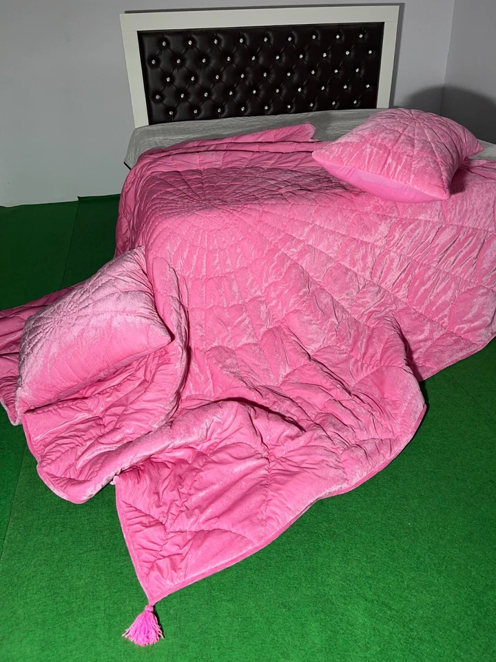 Pink Velvet Handmade Warm Comforter Handmade, Lightweight, Solid Print Quilt Set - Image 4 of 4