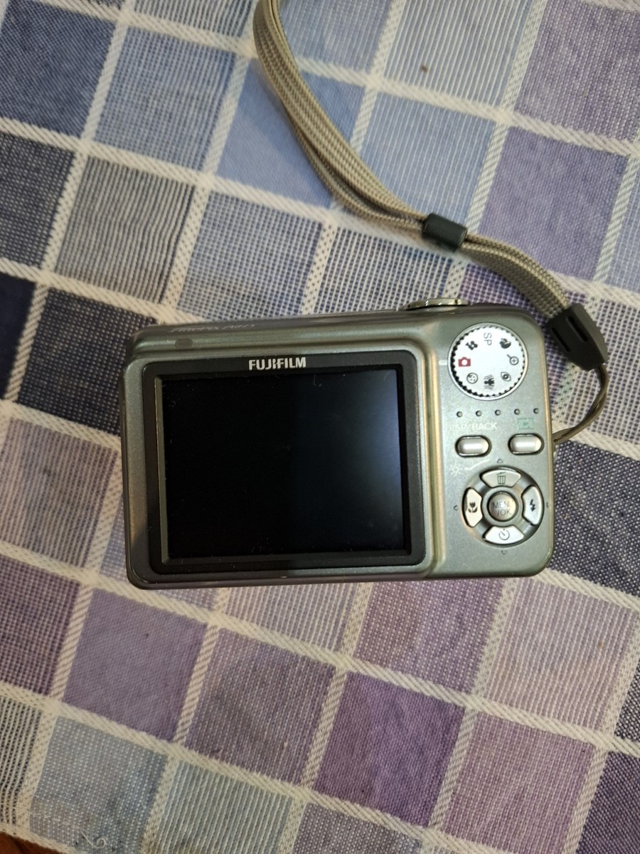 Fujifilm FinePix A Series A825 8.3MP Digital Camera - Silver for