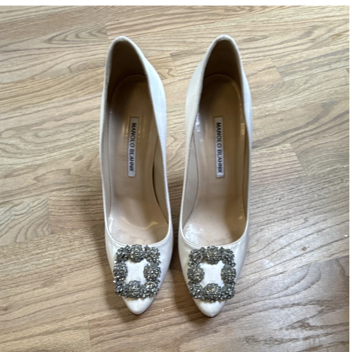 靴 MANOLO BLAHNIK LISTONY WHIT MANOLO BLAHNIK Hangisli 70 crystal-embellished satin slingback