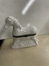 Vtg Greenbrier International White Porcelain Horse Figurine Hinged Trinket Box