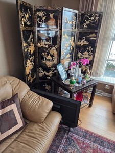 4 panel oriental wood screen with raised artistry, prime condition, beautiful