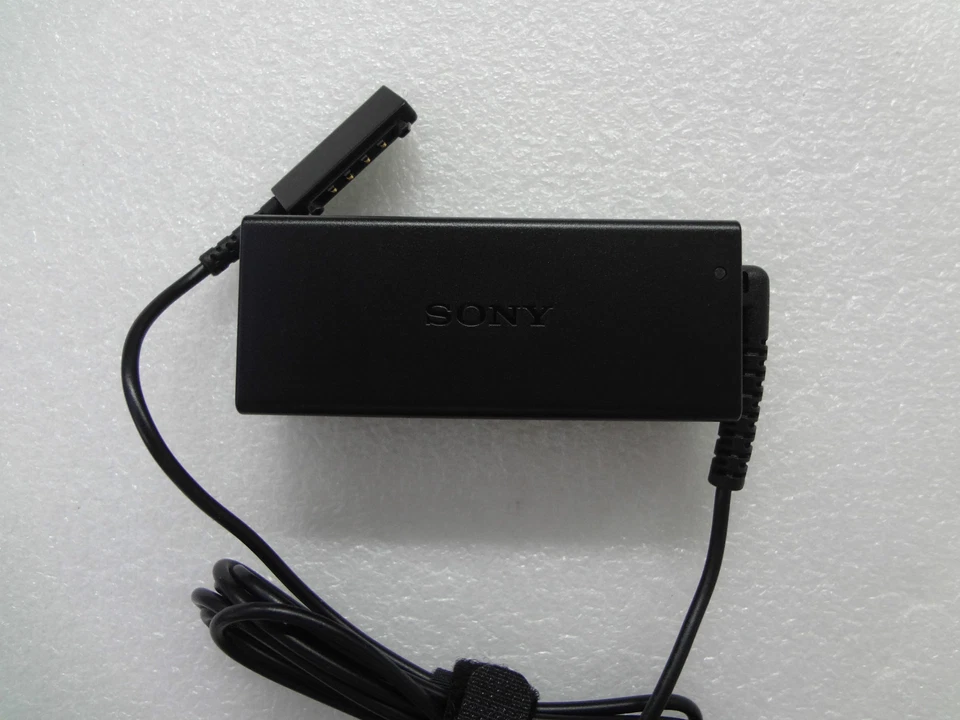 Genuine Sony 10.5V Xperia Tablet S SGPT111US/S,SGPT112US/S,SGPT121US/S Charger - image 3 of 4