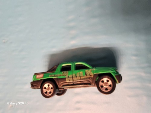 2002 Chevy Avalanche Incredible Hulk Maisto Marvel Good Condition - Picture 2 of 4