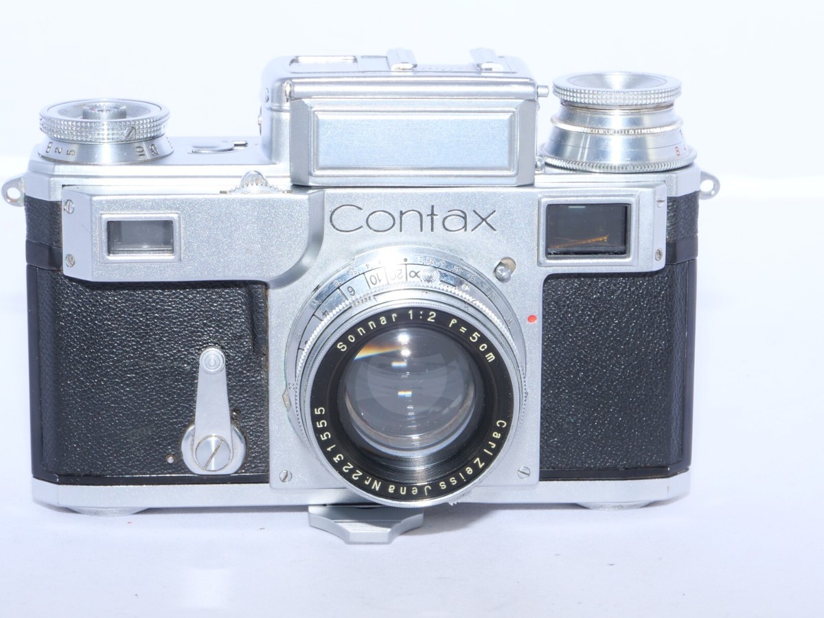 Vintage Contax III 35mm Rangefinder camera. Zeiss Sonnar 5cm Vintage Contax III 35mm Rangefinder camera. Zeiss Sonnar 5cm