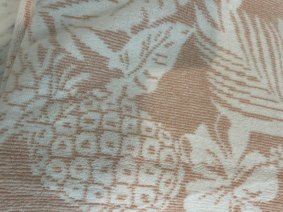 4 toallas de baño y 2 de mano Tommy Bahama Tropics coral blanco hibisco piñas Foto 2 de 3