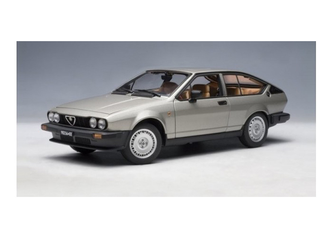 値下げしました！AUTOart 1/18 Alfetta GTV 2.0 1980 ALFA ROMEO 